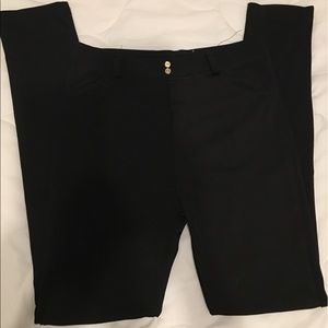 Black leggings size sm has back pockets !!